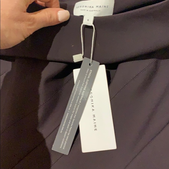 Never worn asymmetrical dress - Picture 5 of 6